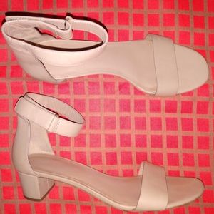 Vince Tan Leather Sandals Chunky Low Heel size 10